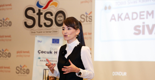 AKADEMİSYEN ANNE SİVASLILARLA BULUŞTU