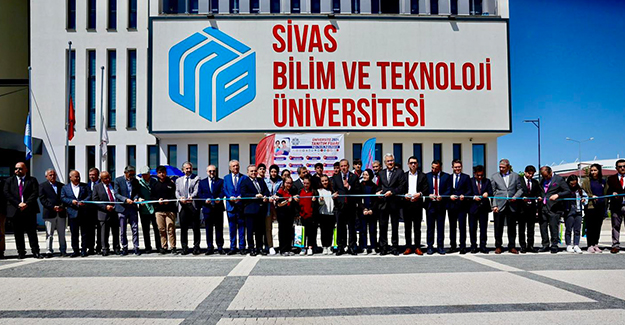 Başkanımız Zeki Özdemir, 2024 Üniversite Tanıtım Fuarına katıldı.