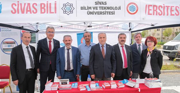 Başkanımız Zeki Özdemir, Anadolu Üniversiteler Birliği (AÜB) üniversite tanıtım fuarına katıldı.