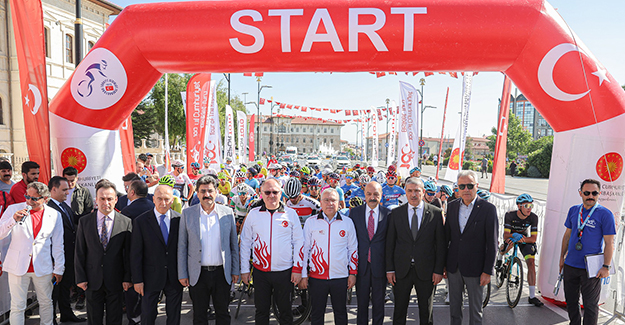 Cumhuriyetin 100. Yılı Onuruna Düzenlenen Bisiklet Turu Sivas’tan Start aldı.
