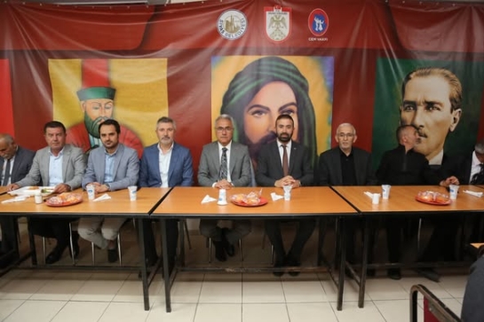 Başkan Özdemir, Oruç Açma Lokmasında Vatandaşlarla Aynı Sofrada Buluştu.