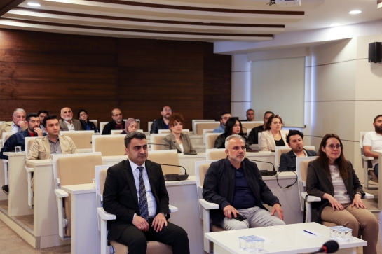 Sivas Ticaret ve Sanayi Odası, KOSGEB tarafından KOBİ’lerin büyüme ve gelişim süreçlerine katkı sunmak amacıyla hayata geçirilen “Kapasite Geliştirme Destek Programı” hakkında bilgilendirme toplantısı düzenledi.
