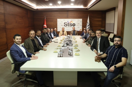 Odamız bünyesinde faaliyetlerini sürdüren Genç Girişimciler Kurulu’nun konuğu, Sivas Belediye Başkanı  Dr. Adem Uzun oldu. Toplantıya Yönetim Kurulu Başkanımız Zeki Özdemir ile Yönetim Kurulu üyelerimiz de iştirak etti.