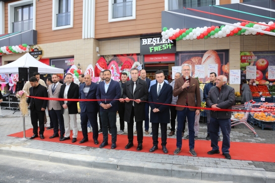 Başkanımız Zeki Özdemir, Kardeşler Mahallesi’nde hizmete giren Beşler Fresh’in 6. şubesinin açılışına katıldı.